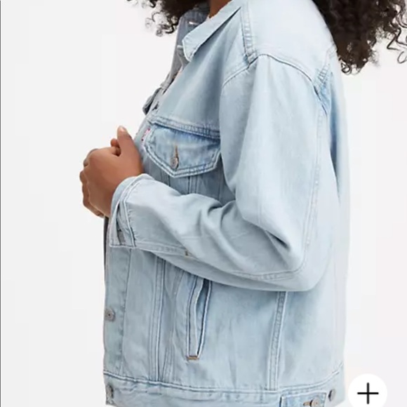 New light wash Levi’s Boyfriend Trucker Jacket - Picture 3 of 14